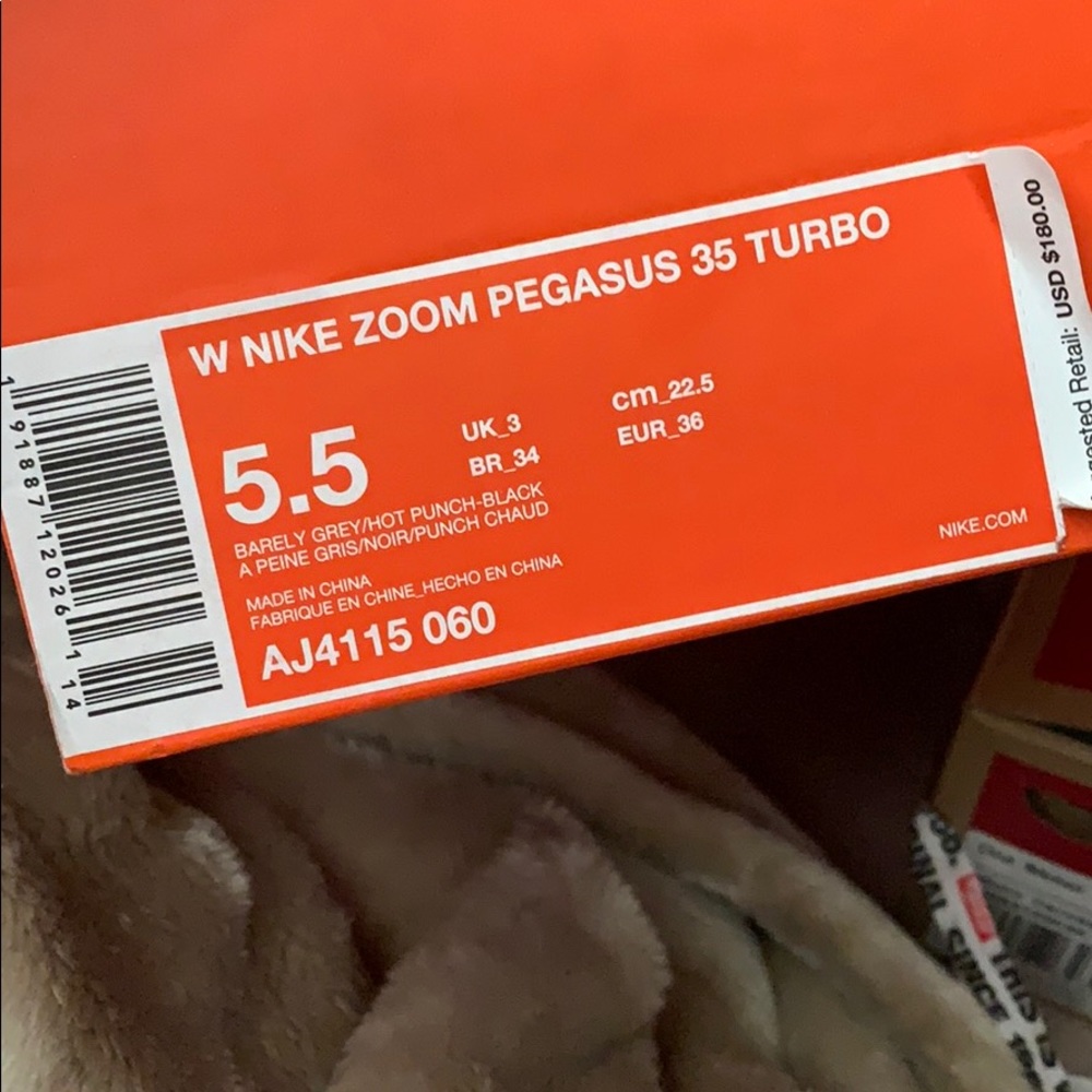 Nike’s - Picture 4 of 5